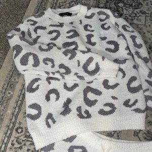 White and grey cheetah print sweater pjs set